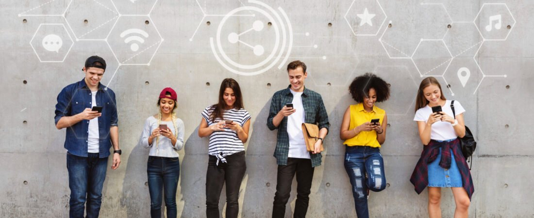 Como as Redes Sociais Influenciam a Forma Como as Pessoas Consomem Informação