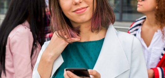 Como a garota de programa pode usar as redes sociais para criar uma imagem profissional sólida