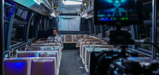 Como as Smart TVs Estão Transformando o Entretenimento nos Ônibus de Turismo e Transporte Executivo